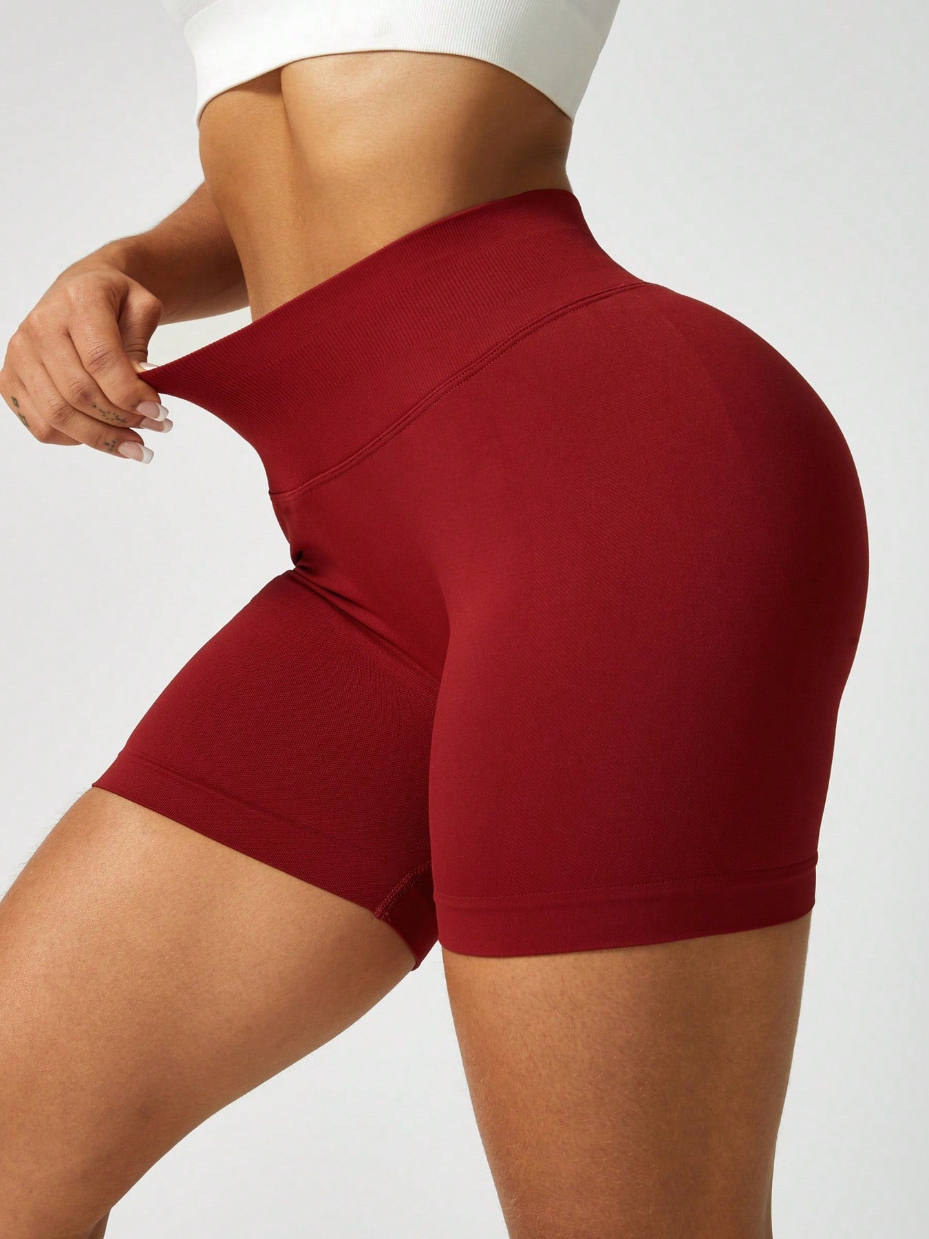 Sculpt high-rise seamless shorts The Quiet & Co. — back view natural shape — Red