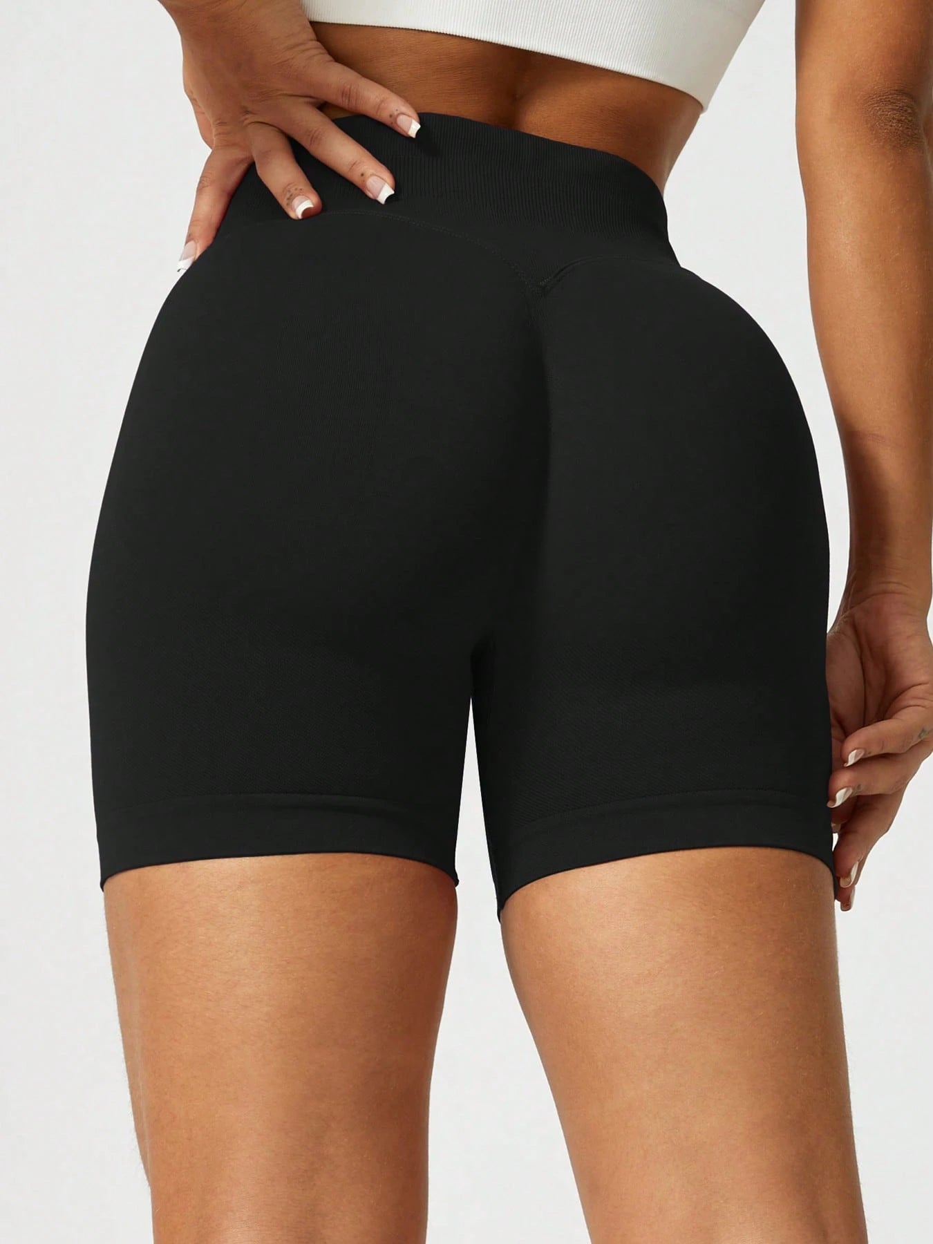Sculpt high-rise seamless shorts The Quiet & Co. — back view natural shape — Black