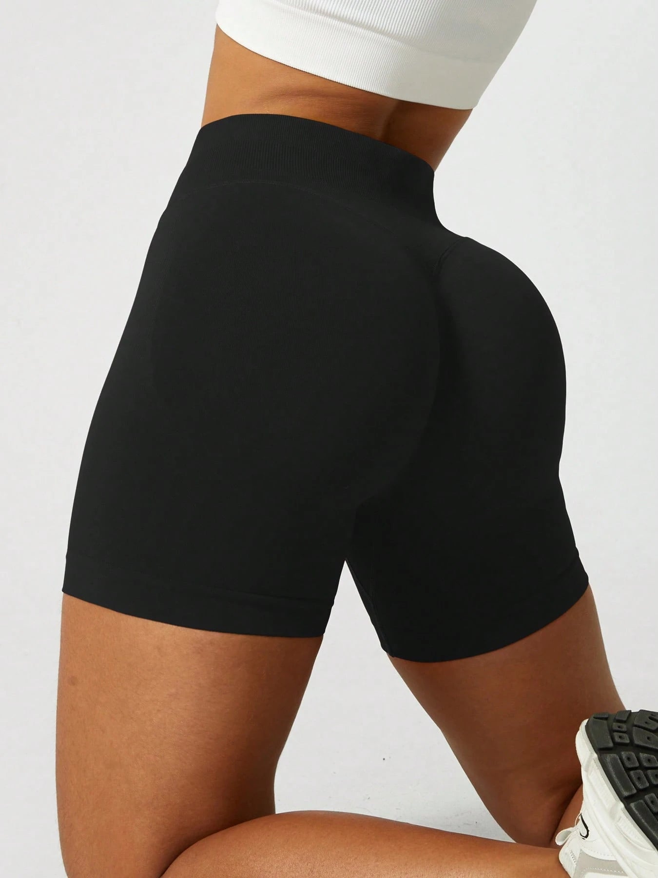 Sculpt high-rise seamless shorts The Quiet & Co. — back view natural shape — Black