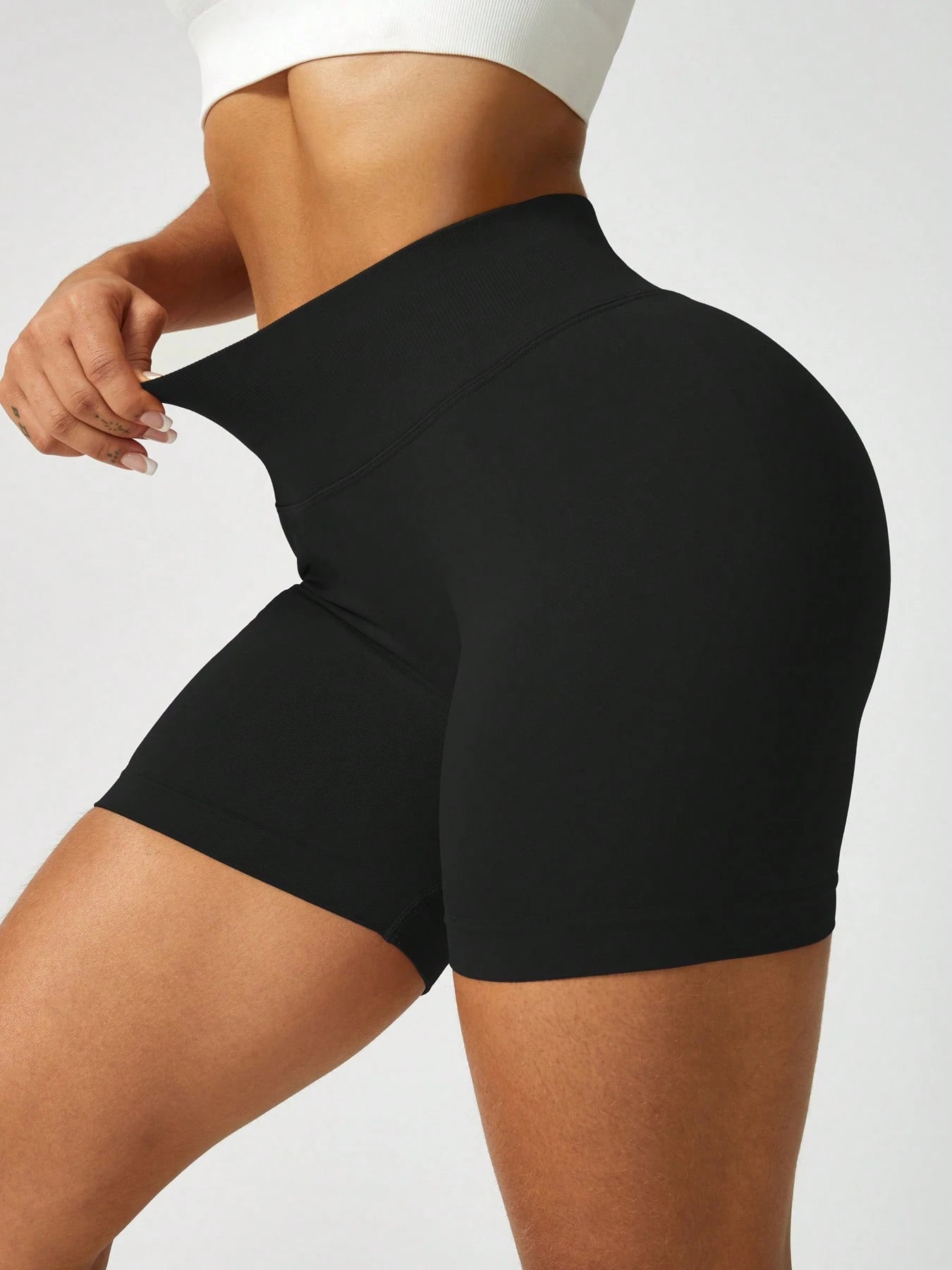 Sculpt high-rise seamless shorts The Quiet & Co. — back view natural shape — Black