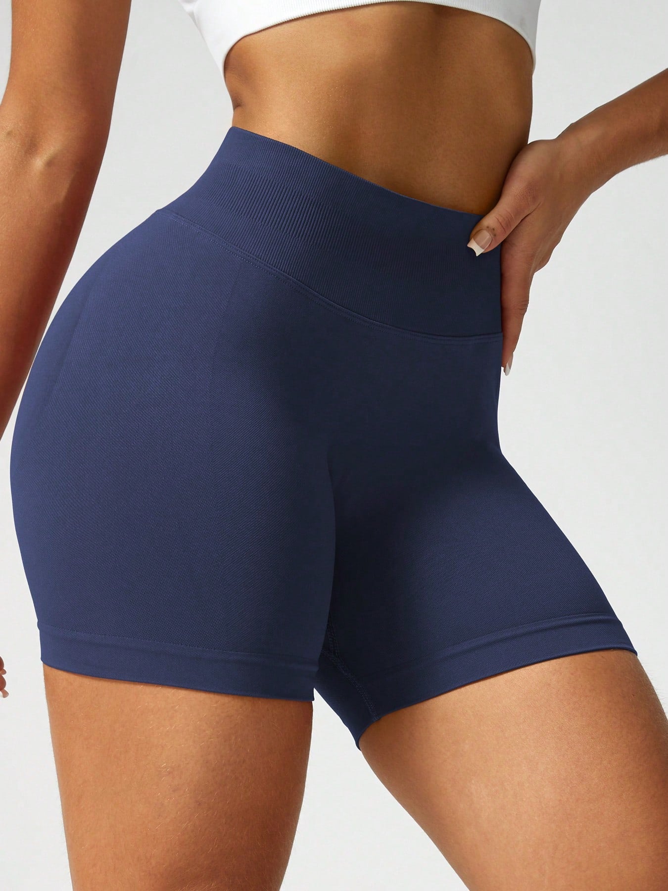 Sculpt high-rise seamless shorts The Quiet & Co. — back view natural shape — Navy Blue