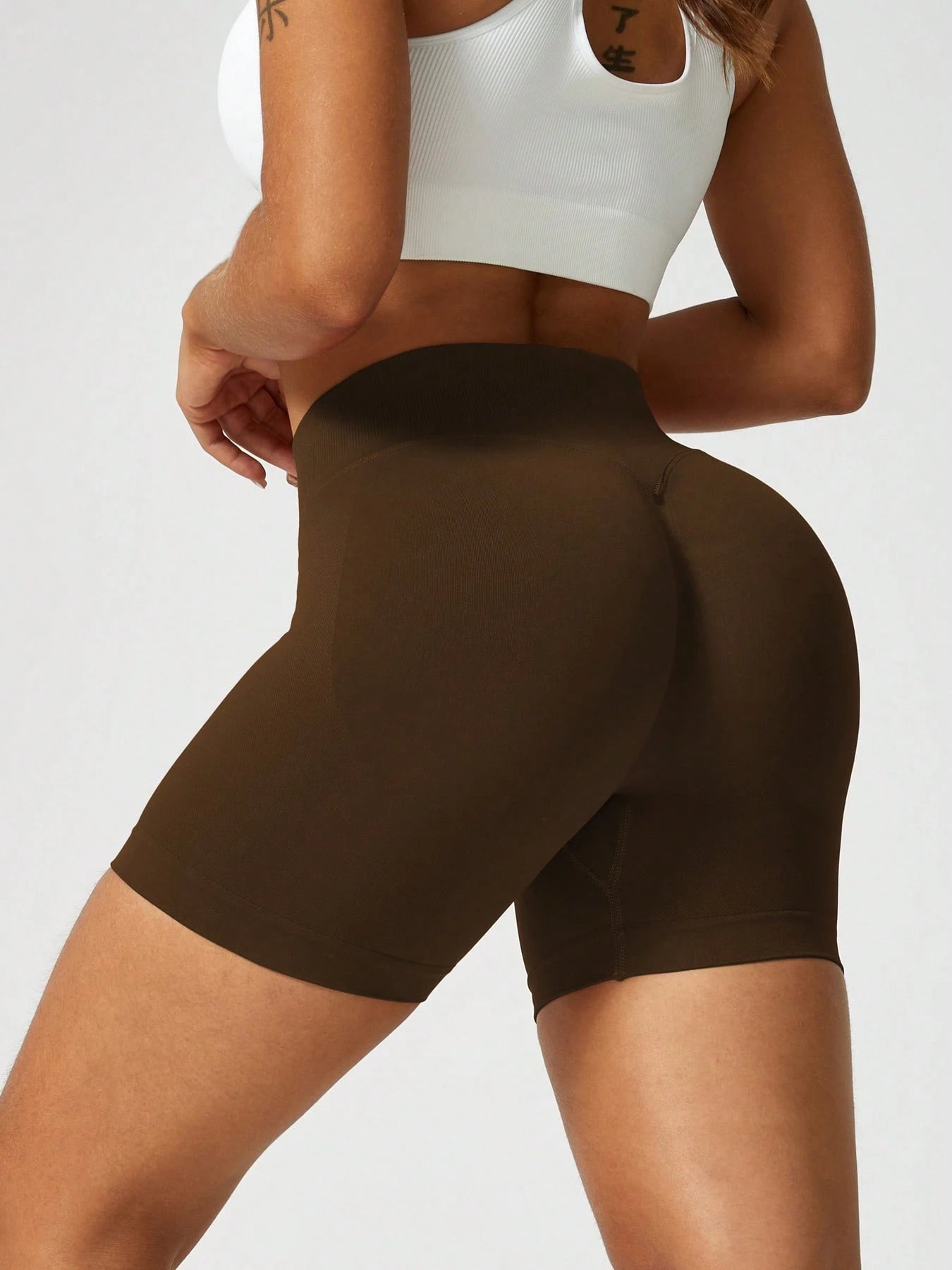 Sculpt high-rise seamless shorts The Quiet & Co. — back view natural shape — Mocha Brown