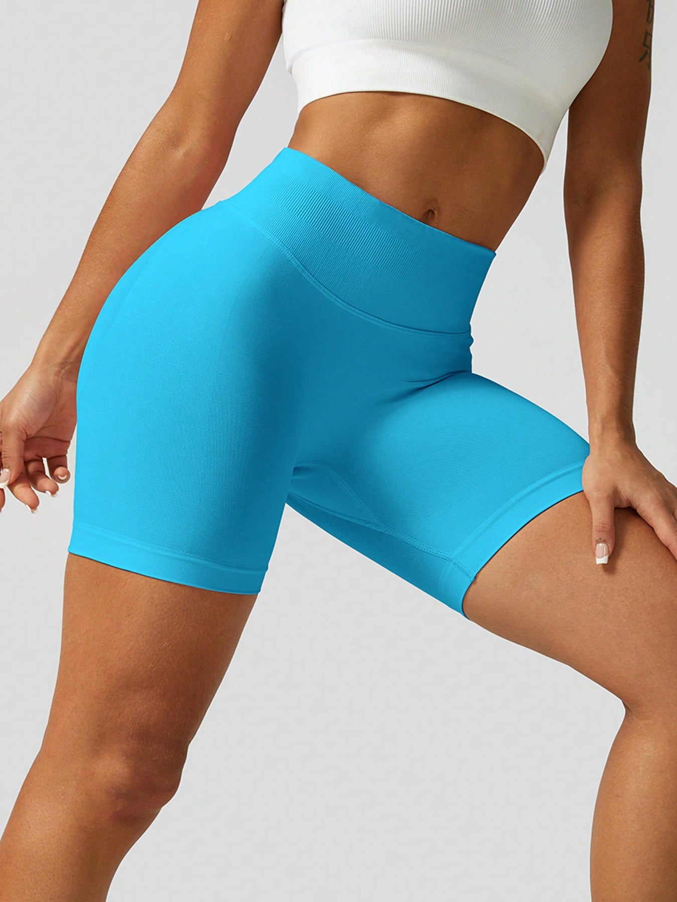 Sculpt high-rise seamless shorts The Quiet & Co. — back view natural shape — Blue