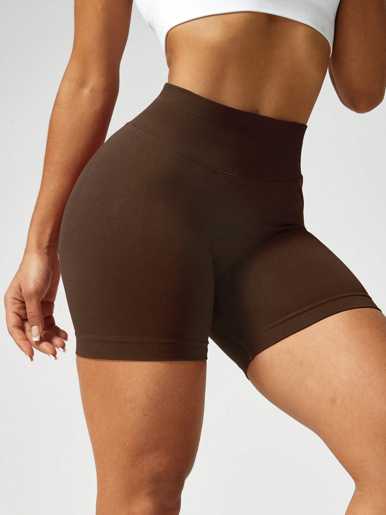 Sculpt high-rise seamless shorts The Quiet & Co. — back view natural shape — Mocha Brown