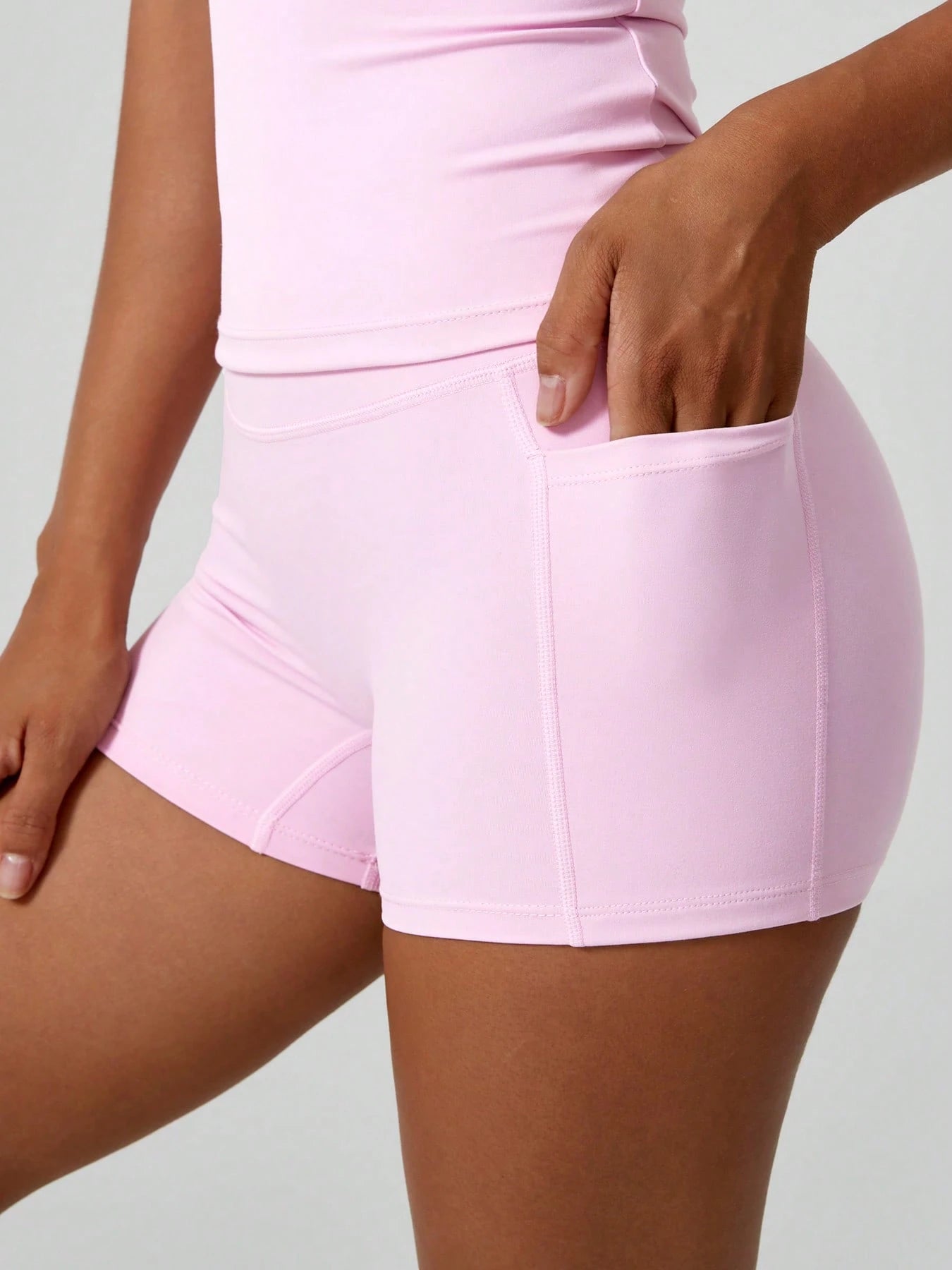 Short-sleeve studio coordinated set The Quiet & Co. — front view coordinated tone — Pink