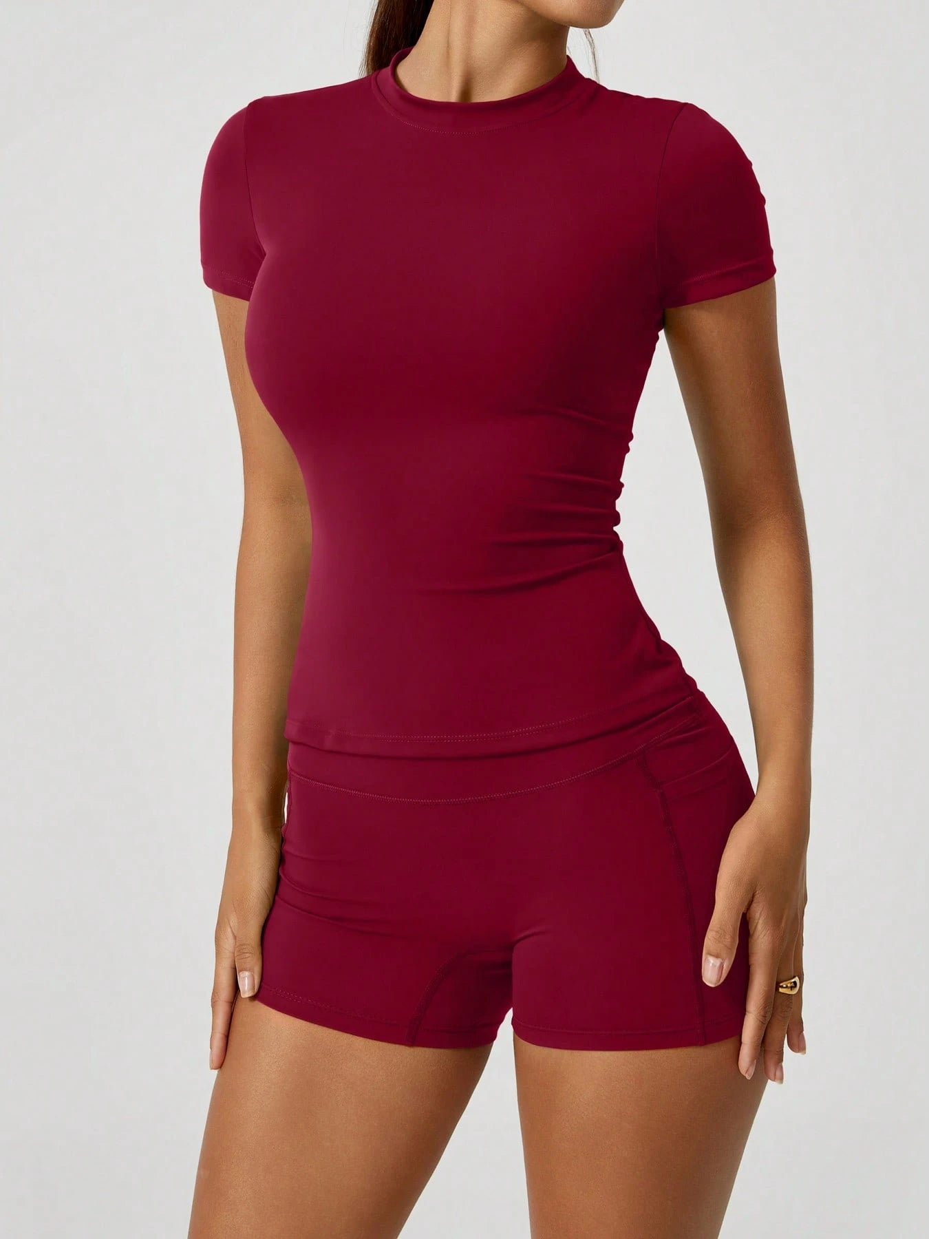 Short-sleeve studio coordinated set The Quiet & Co. — front view coordinated tone — Red