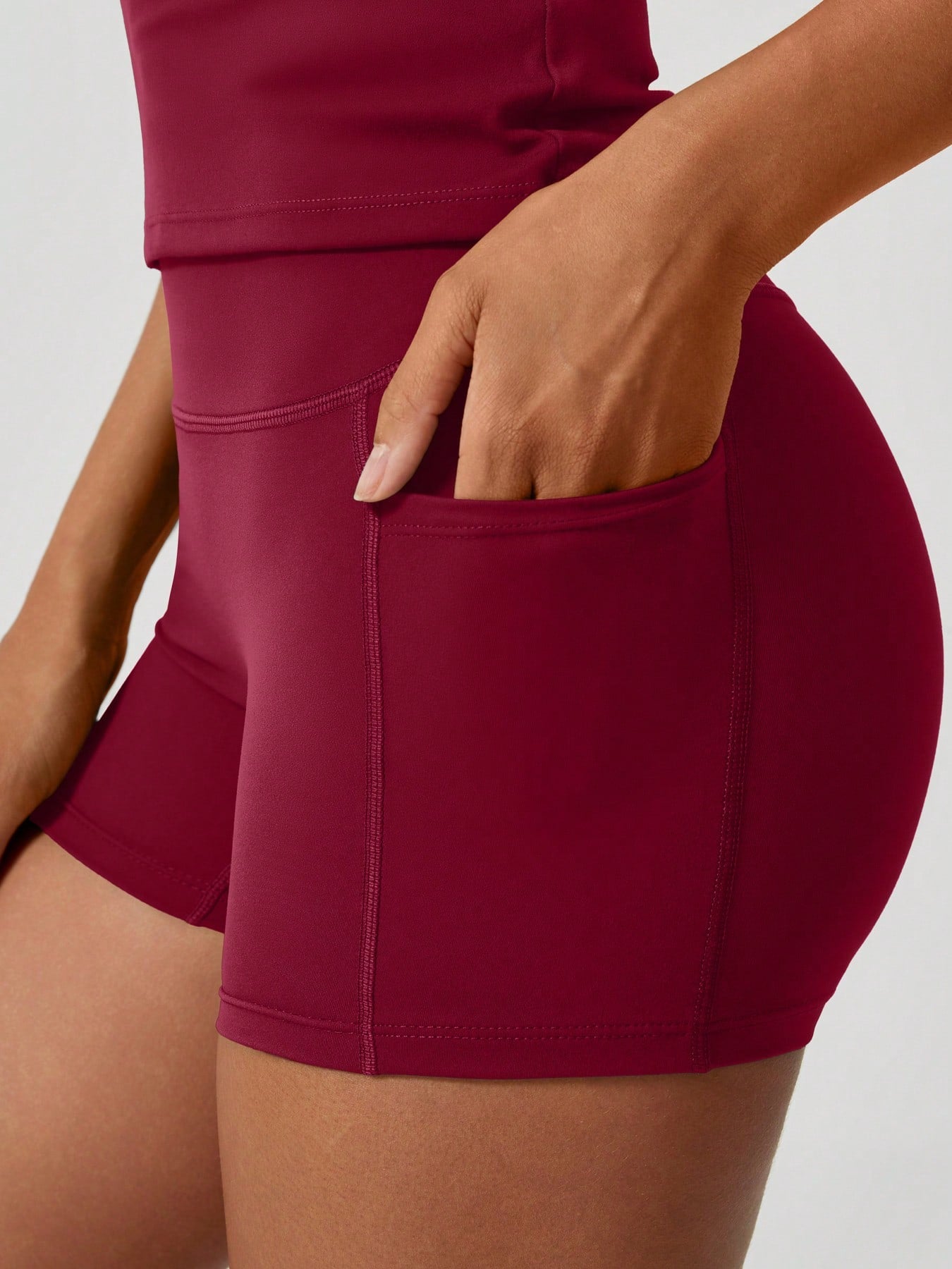 Short-sleeve studio coordinated set The Quiet & Co. — front view coordinated tone — Red