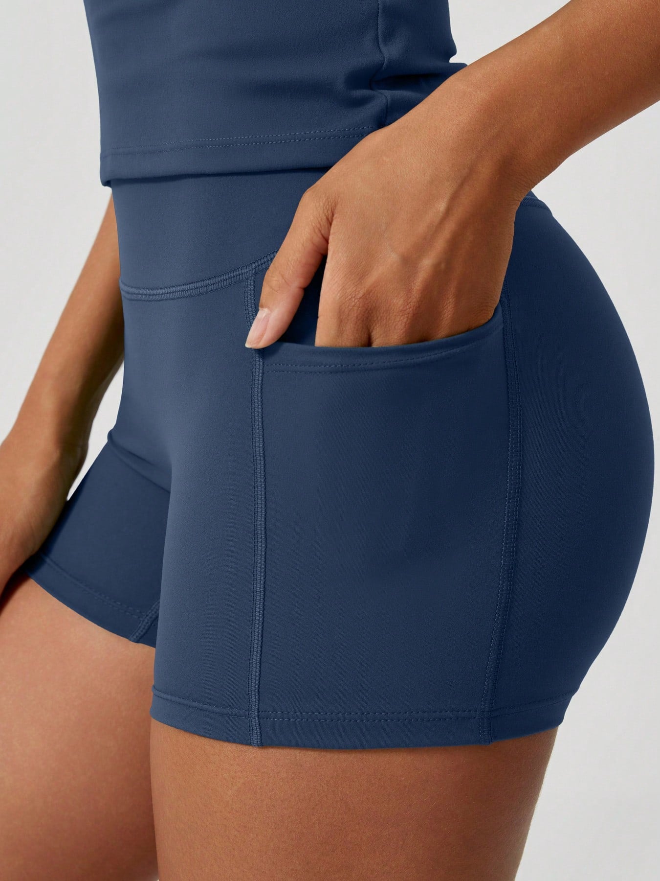 Short-sleeve studio coordinated set The Quiet & Co. — front view coordinated tone — Blue