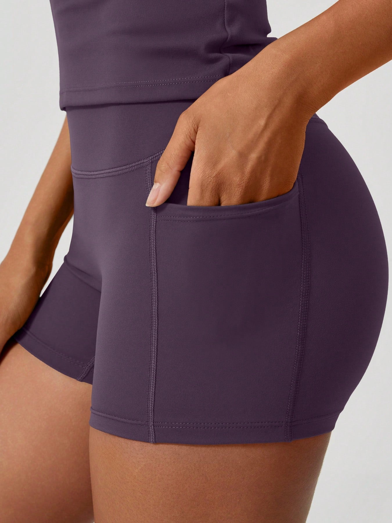 Short-sleeve studio coordinated set The Quiet & Co. — front view coordinated tone — Purple