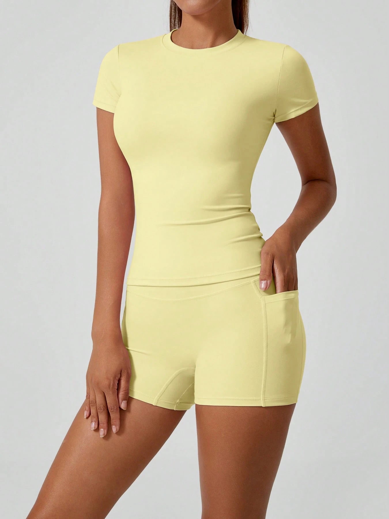 Short-sleeve studio coordinated set The Quiet & Co. — front view coordinated tone — Yellow