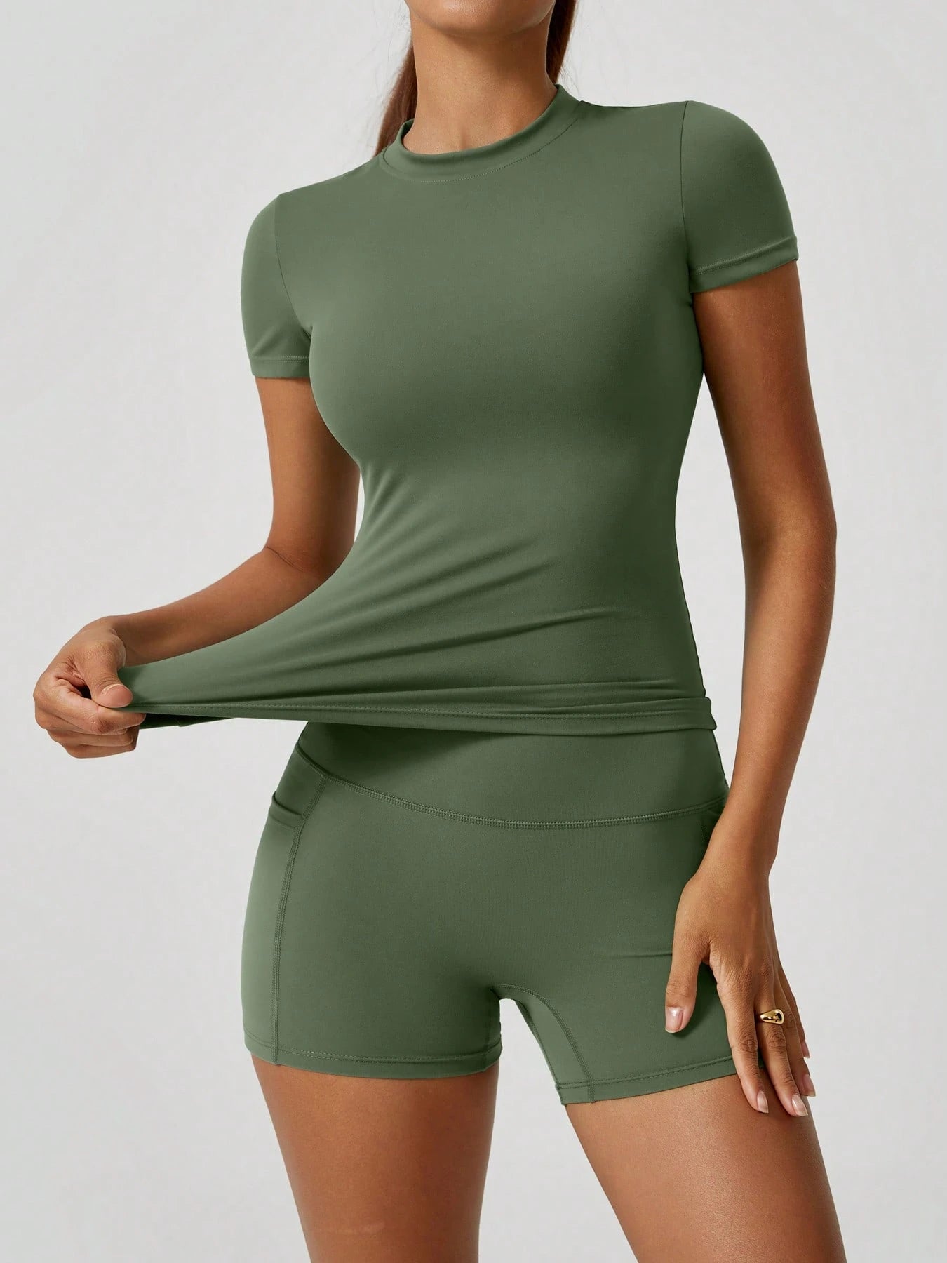 Short-sleeve studio coordinated set The Quiet & Co. — front view coordinated tone — Green