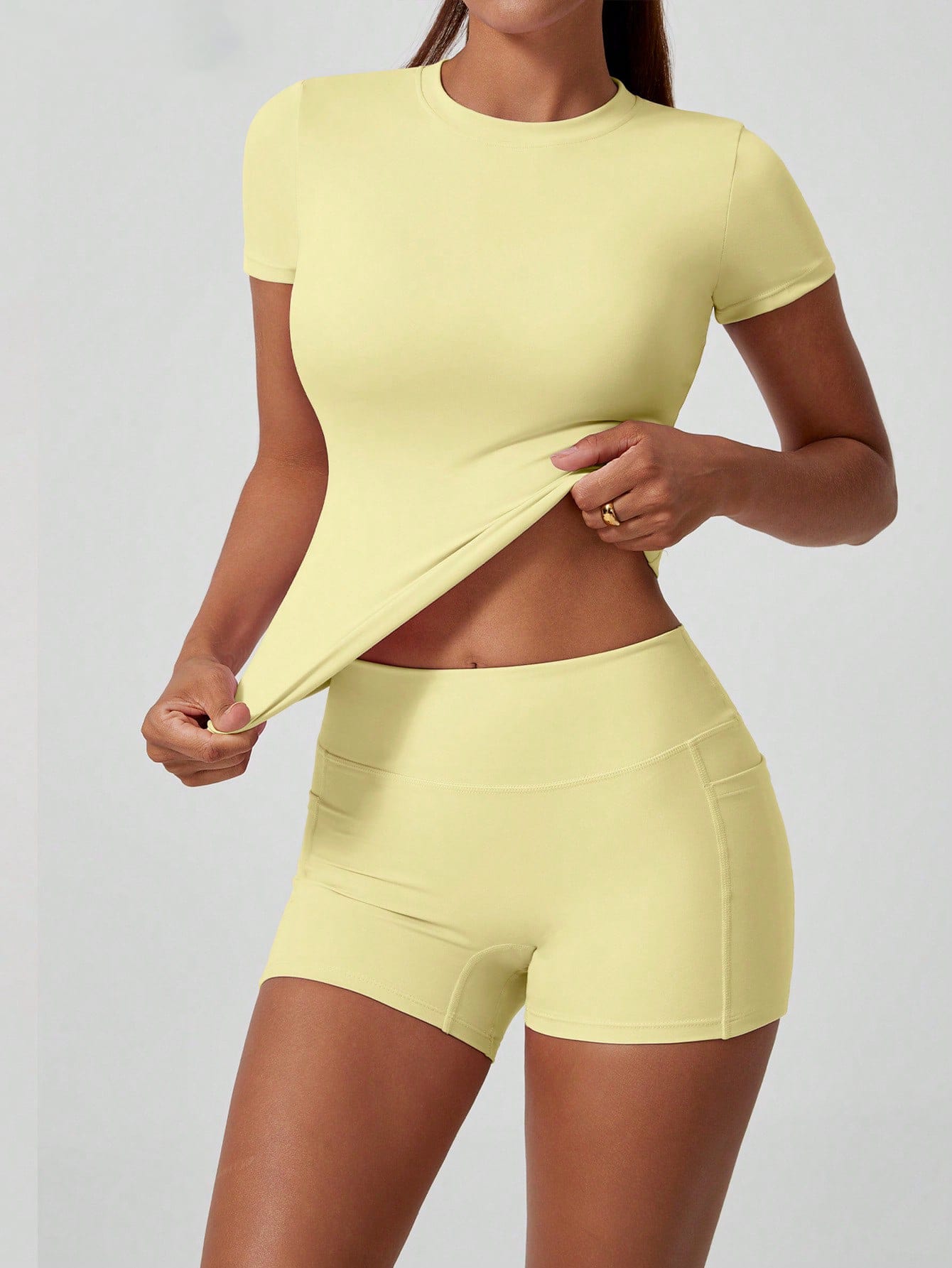Short-sleeve studio coordinated set The Quiet & Co. — front view coordinated tone — Yellow