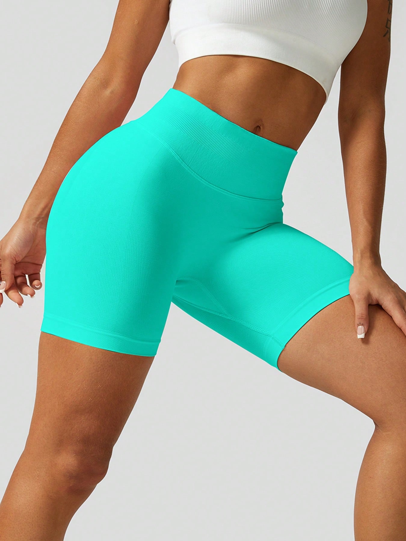 Sculpt high-rise seamless shorts The Quiet & Co. — back view natural shape — Mint Green