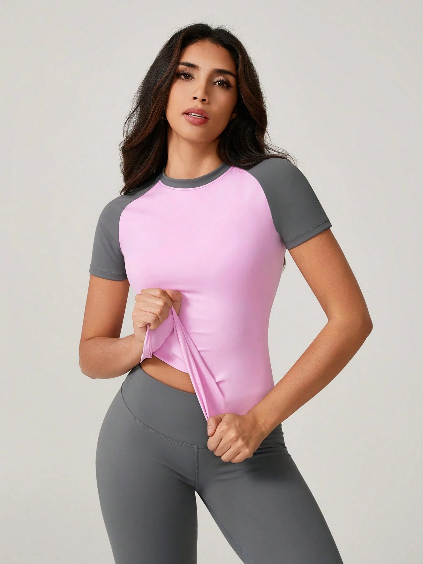 Sculpt short-sleeve top The Quiet & Co. — front view second skin fit — Pink