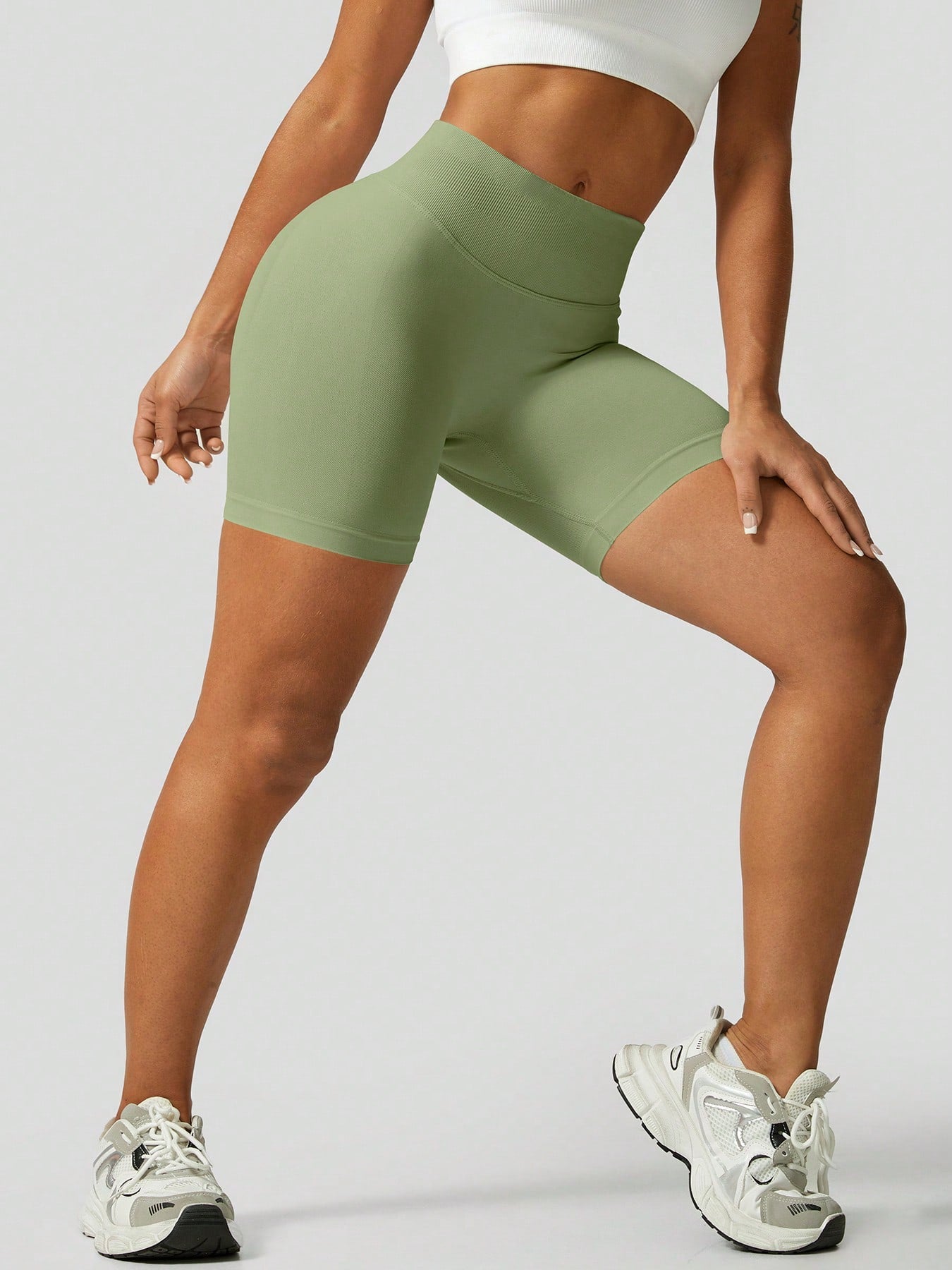 Sculpt high-rise seamless shorts The Quiet & Co. — back view natural shape — Green