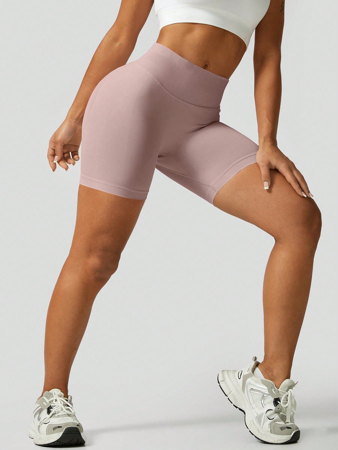 Sculpt high-rise seamless shorts The Quiet & Co. — back view natural shape — Grey