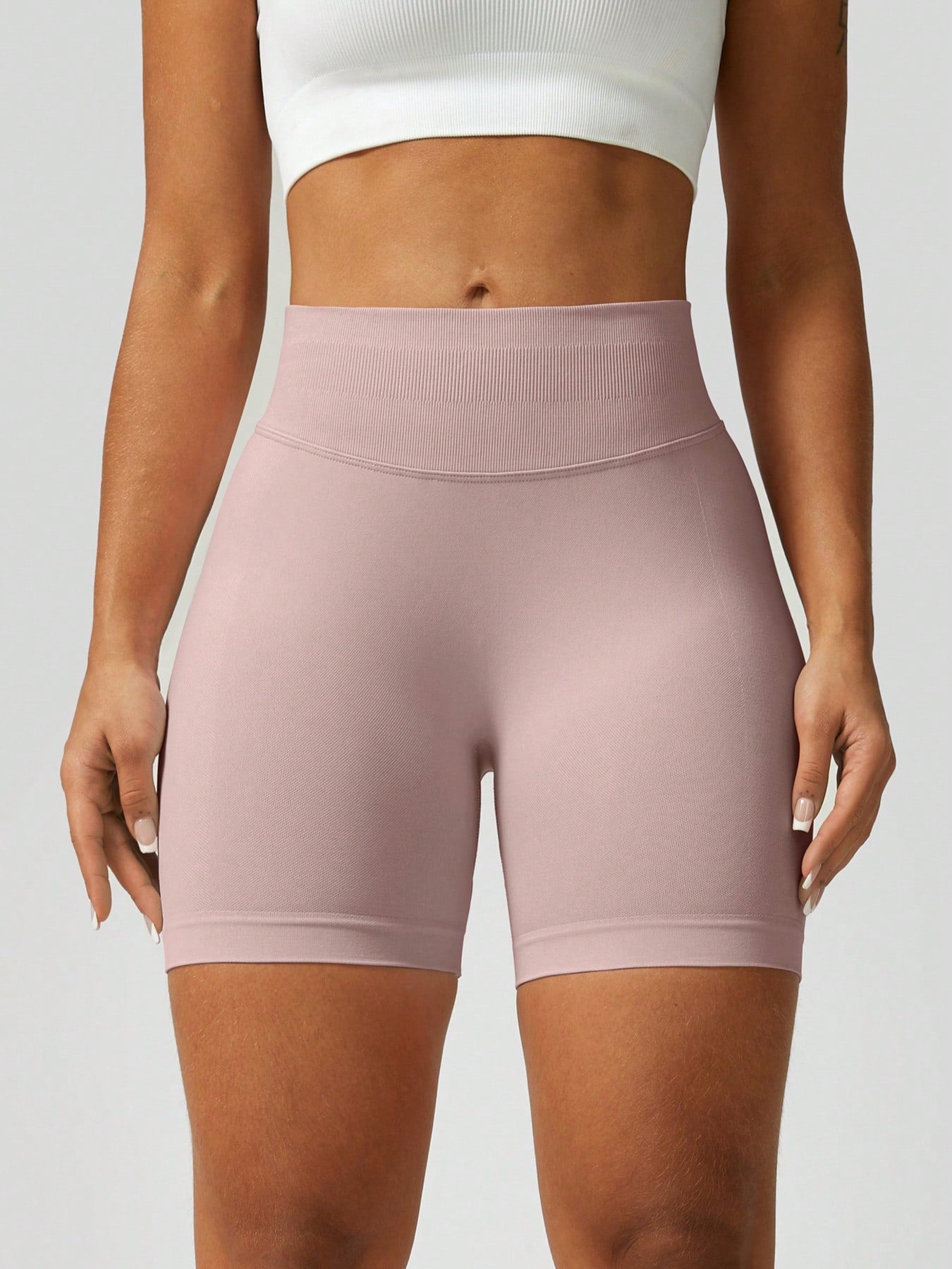 Sculpt high-rise seamless shorts The Quiet & Co. — back view natural shape — Grey