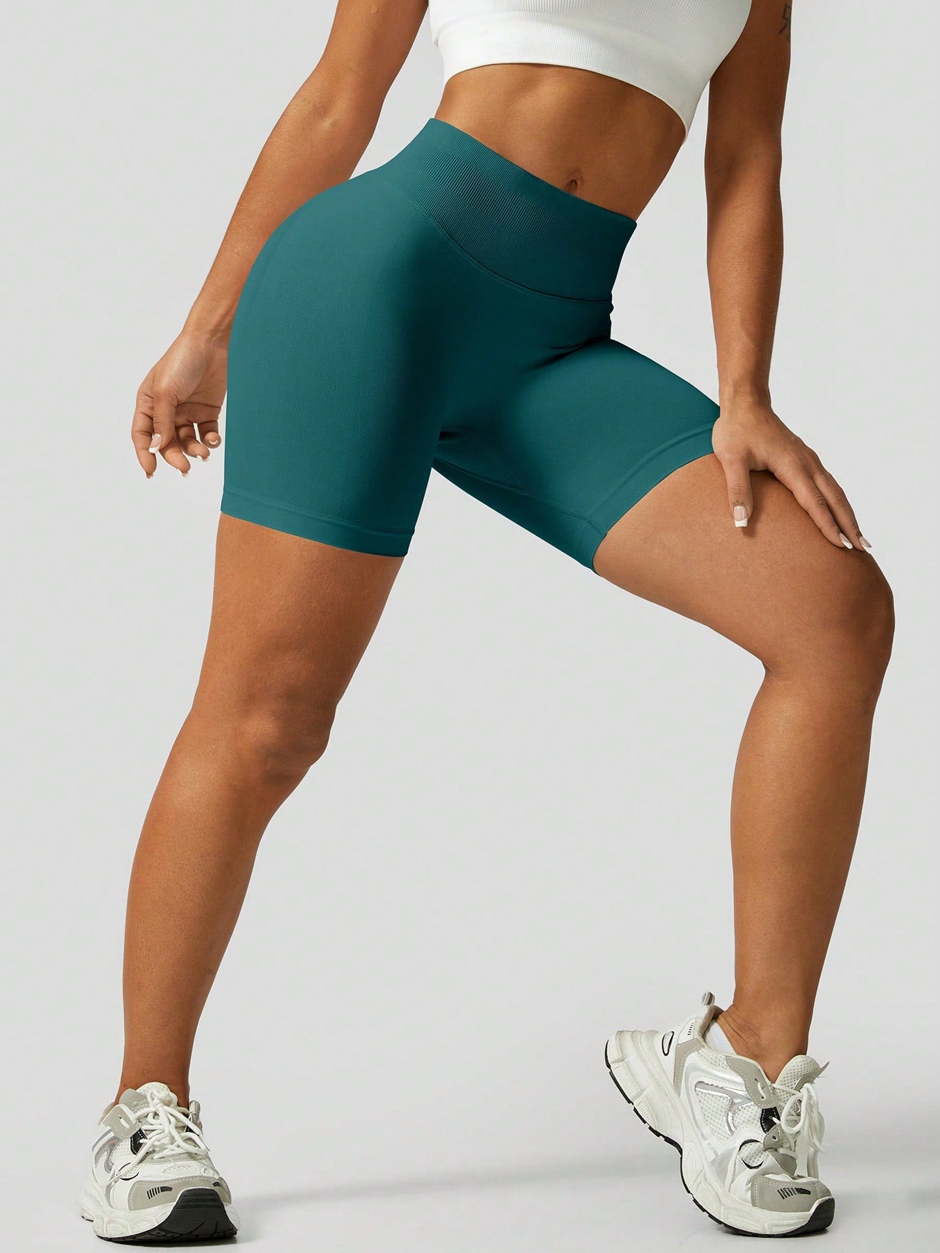 Sculpt high-rise seamless shorts The Quiet & Co. — back view natural shape — Green