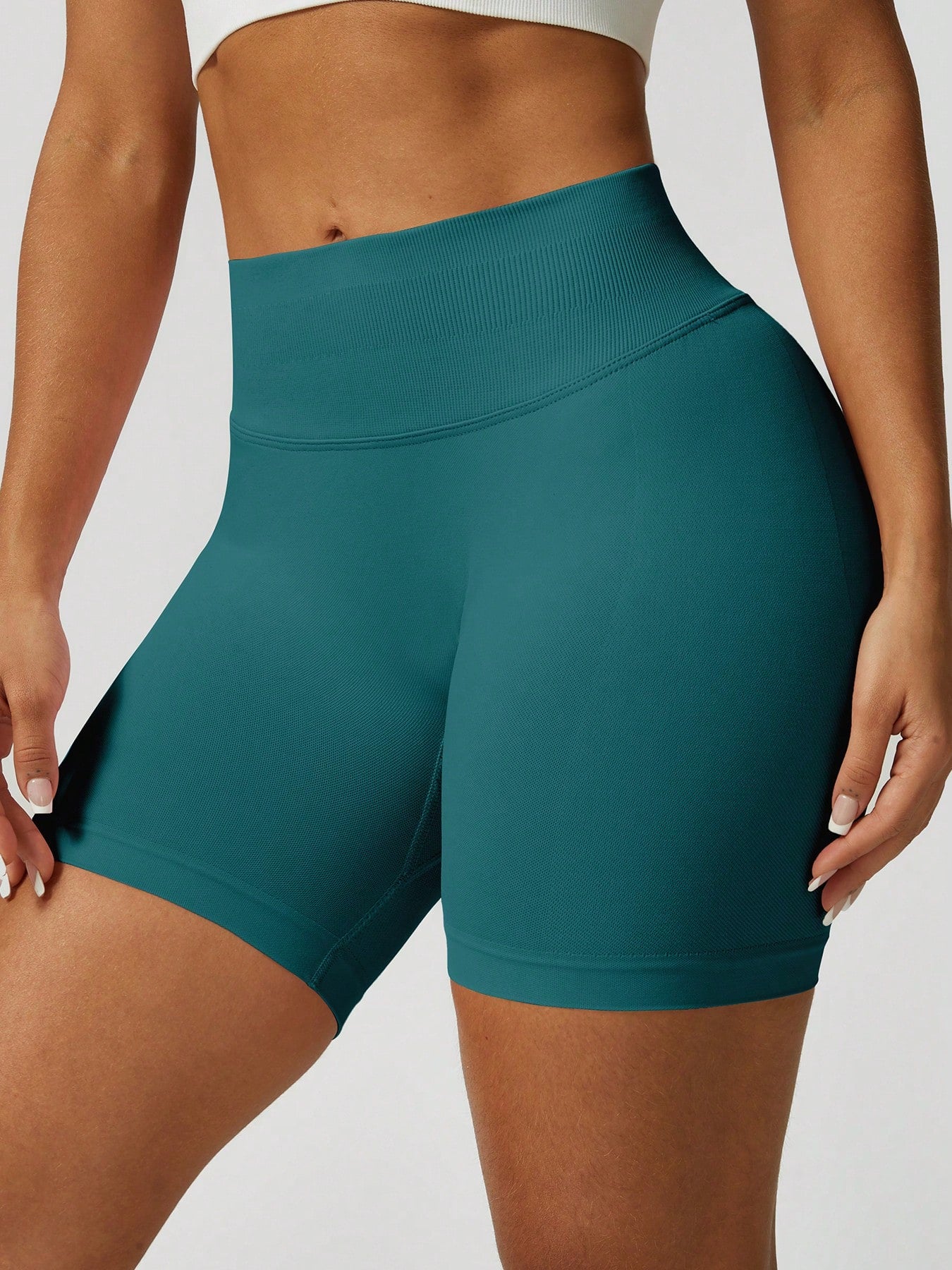 Sculpt high-rise seamless shorts The Quiet & Co. — back view natural shape — Green