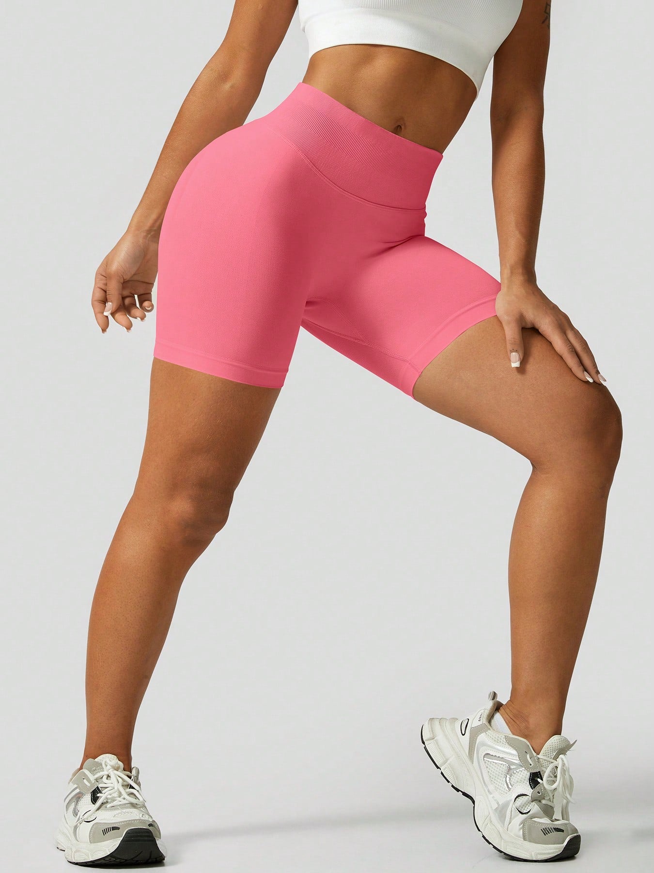 Sculpt high-rise seamless shorts The Quiet & Co. — back view natural shape — Red