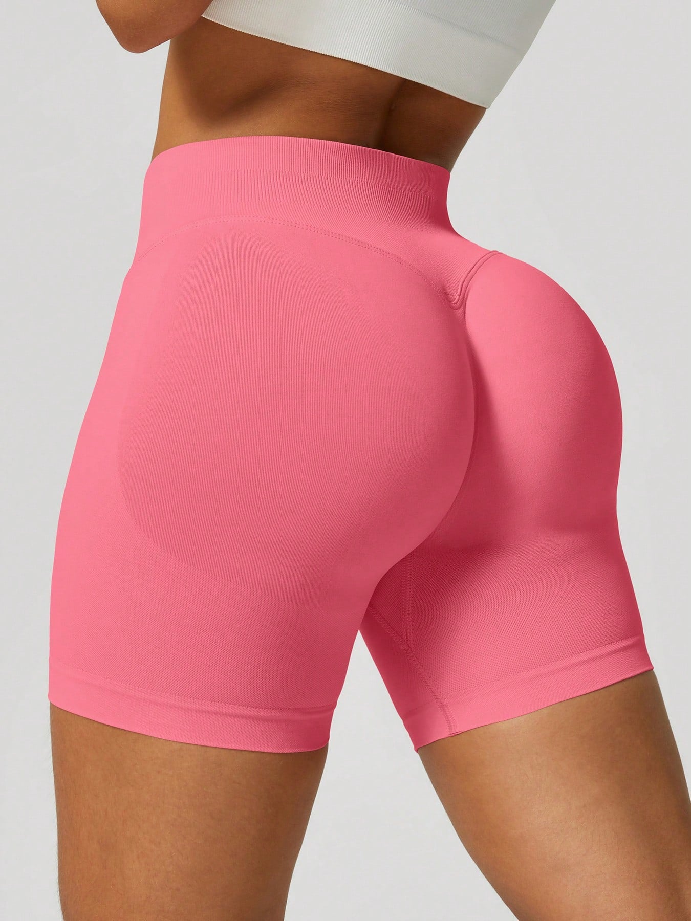 Sculpt high-rise seamless shorts The Quiet & Co. — back view natural shape — Red
