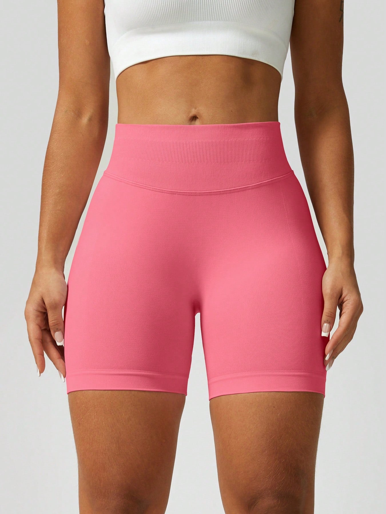 Sculpt high-rise seamless shorts The Quiet & Co. — back view natural shape — Red