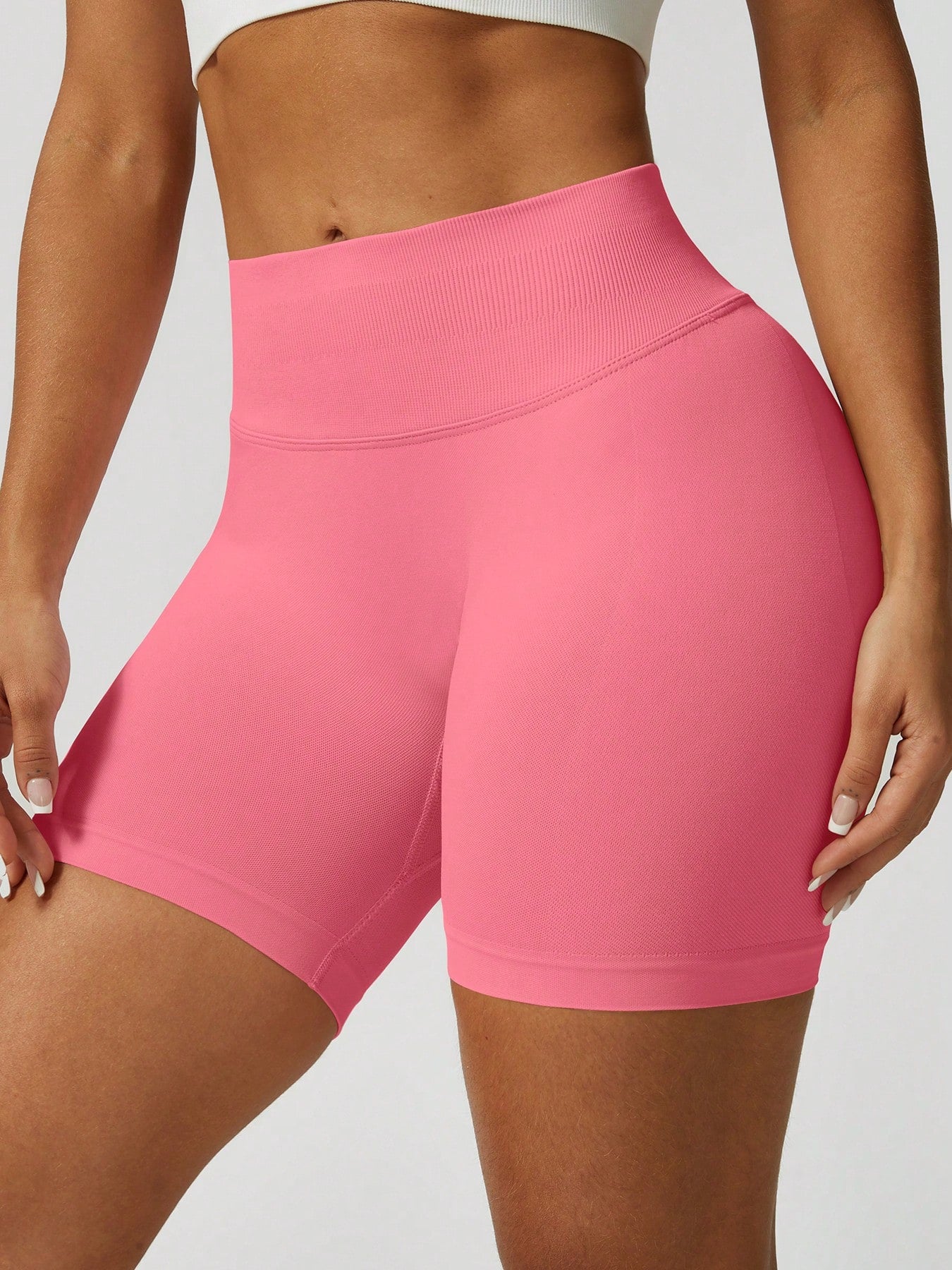 Sculpt high-rise seamless shorts The Quiet & Co. — back view natural shape — Red